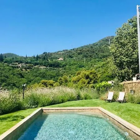 别墅 Charming With Swimming Pool Near *
