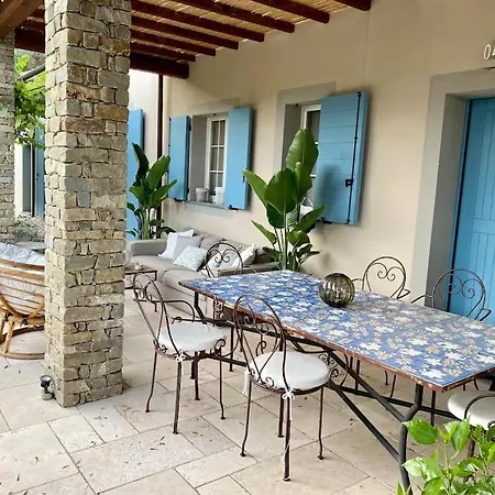 Charming With Swimming Pool Near *