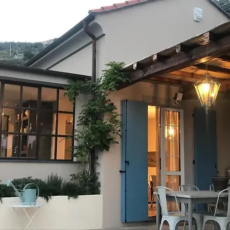 Charming With Swimming Pool Near *